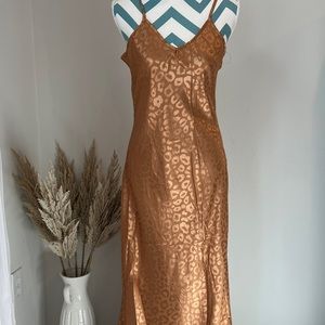 Handless gown